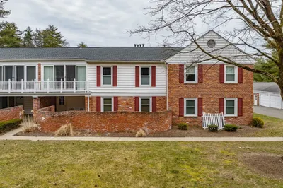 20 Halifax Ct #E