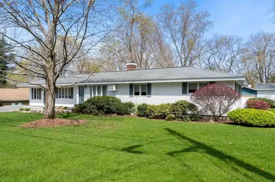 3 Ruth Dr