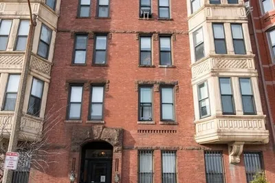 19 Cortes St #10
