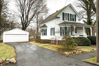 22 Laurel St