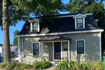 53 Hawthorn St #1