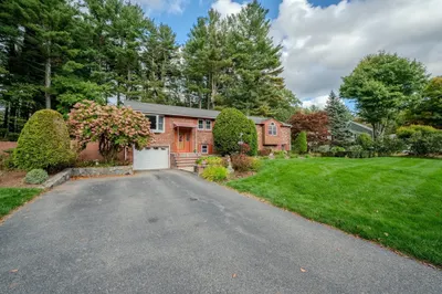 24 Governor Peabody Rd 1