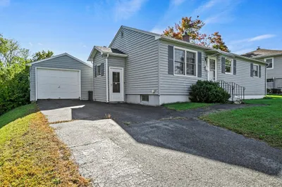 76 Mohegan St 1