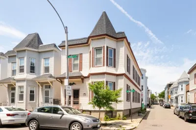 686 E 7th #1