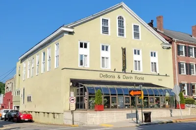 900 Main St 1