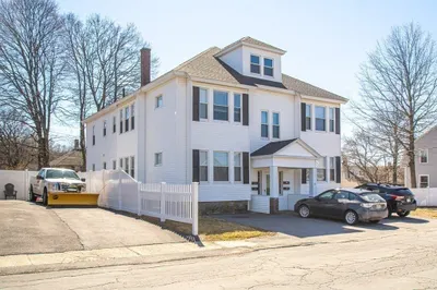 10 Sunset Ave #2R