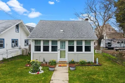52 Point St