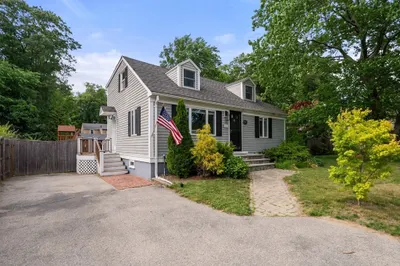 169 Pond St 1