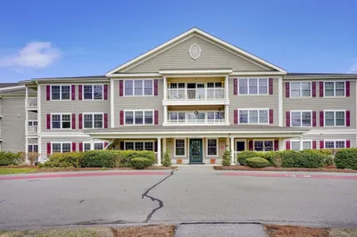 34 Meeting House Ln #118