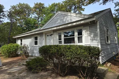 8 Holly Ln 1