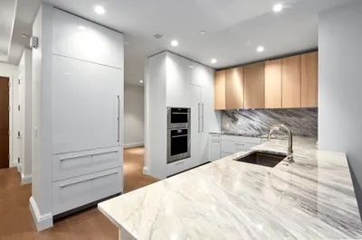240 Devonshire Street #3709