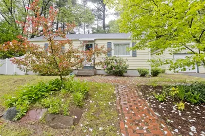 6 N Brook Rd