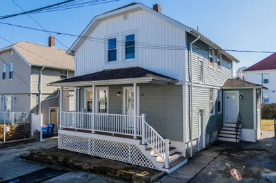 32 Ellen St 1