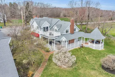 995 Oak Hill Road 1