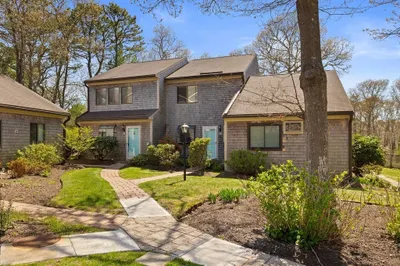 2 Roundhouse Rd #2