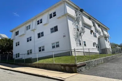 109 Langley St #8 1