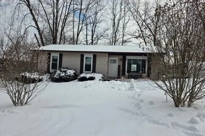 16 Evergreen Dr 1