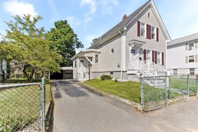 32 Cottage St
