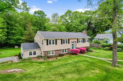 70 Stevens Dr 1