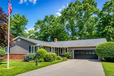 225 Braemoor Rd 1