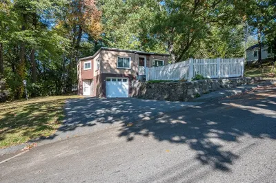 32 Tyson Rd 1