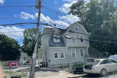 8 Evans St #1