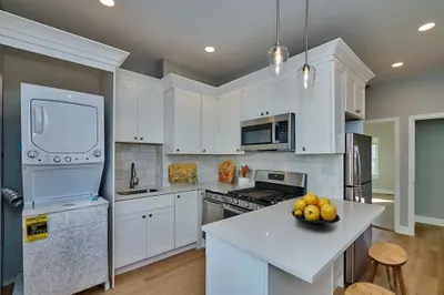 240 E St #2