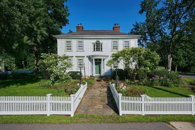 25 Woodbridge St 1