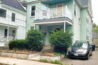 19 Burnside Ave #3