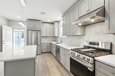 106-108 Lawrence St #106 1