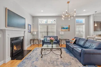 2 Boardwalk Dr #2