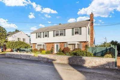 19 Swan Ave #B 1