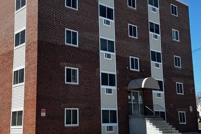 215 Winter St #4N 1