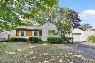 11 W Canton Cir