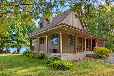 64 Lakeshore Dr 1