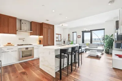 300 Pier 4 Blvd #7L 1