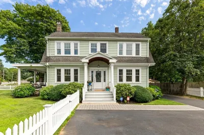 11 Beach St