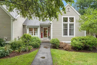 24 Brewster Ln #24 1