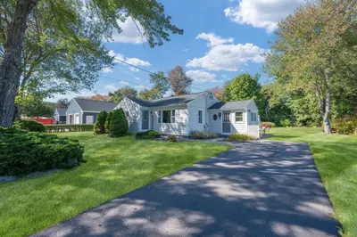 16 Raymond Hall Dr 1