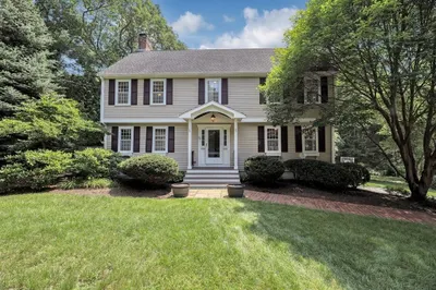 37 Knollwood Dr