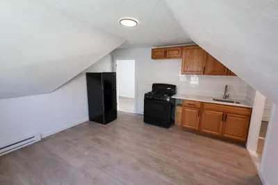 8 Colonial Avenue #3 1