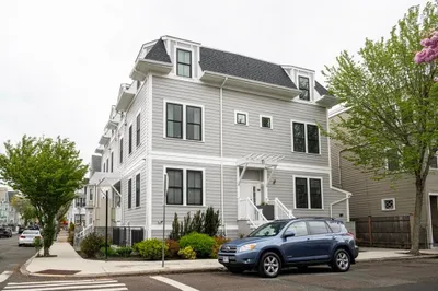 24 Rush St #I