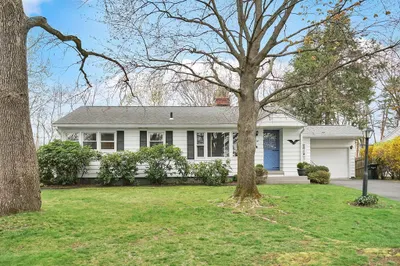 82 Brittany Rd