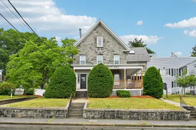 325 Mammoth Rd #3 1
