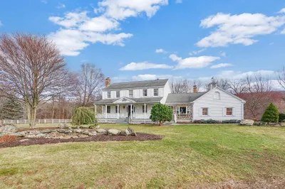 6 Hitching Post Ln