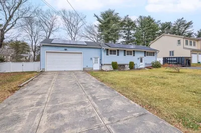 8 Leonard Dr 1