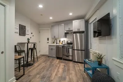 27 Charter Street #3 1