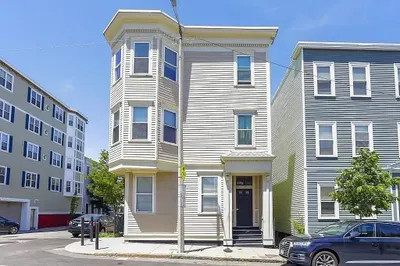 25 Dorchester #A