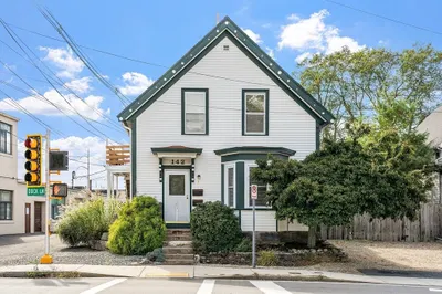 142 Elliott Street