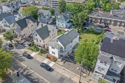 21 Medford St 1